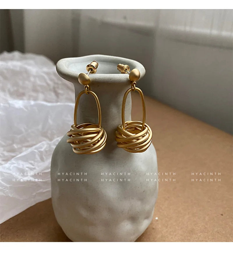 Pendientes Minimalistas Círculo Mate - Nudos Metálicos Colgantes Mujer