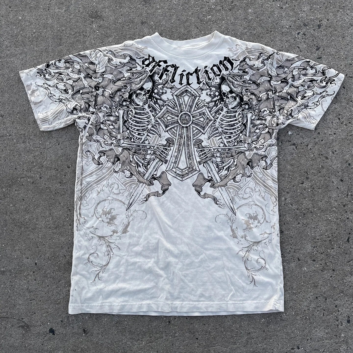 Camiseta Hombre Graffiti Gothic - Vintage Oversized Streetwear