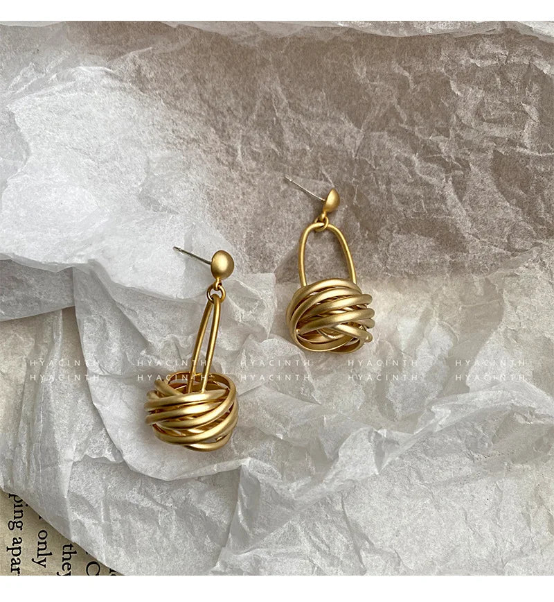 Pendientes Minimalistas Círculo Mate - Nudos Metálicos Colgantes Mujer