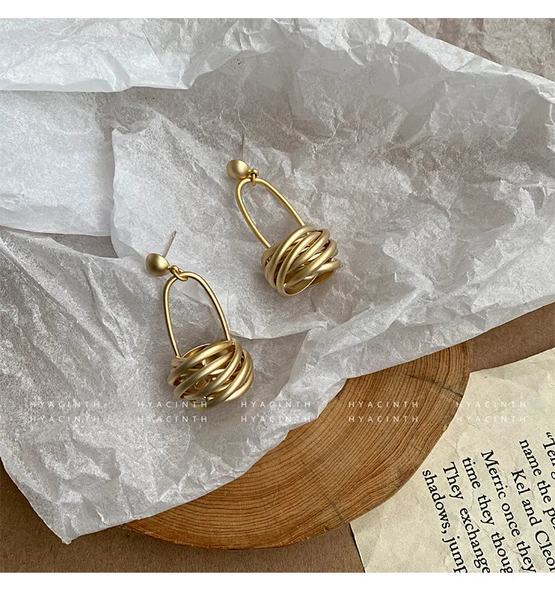 Pendientes Minimalistas Círculo Mate - Nudos Metálicos Colgantes Mujer